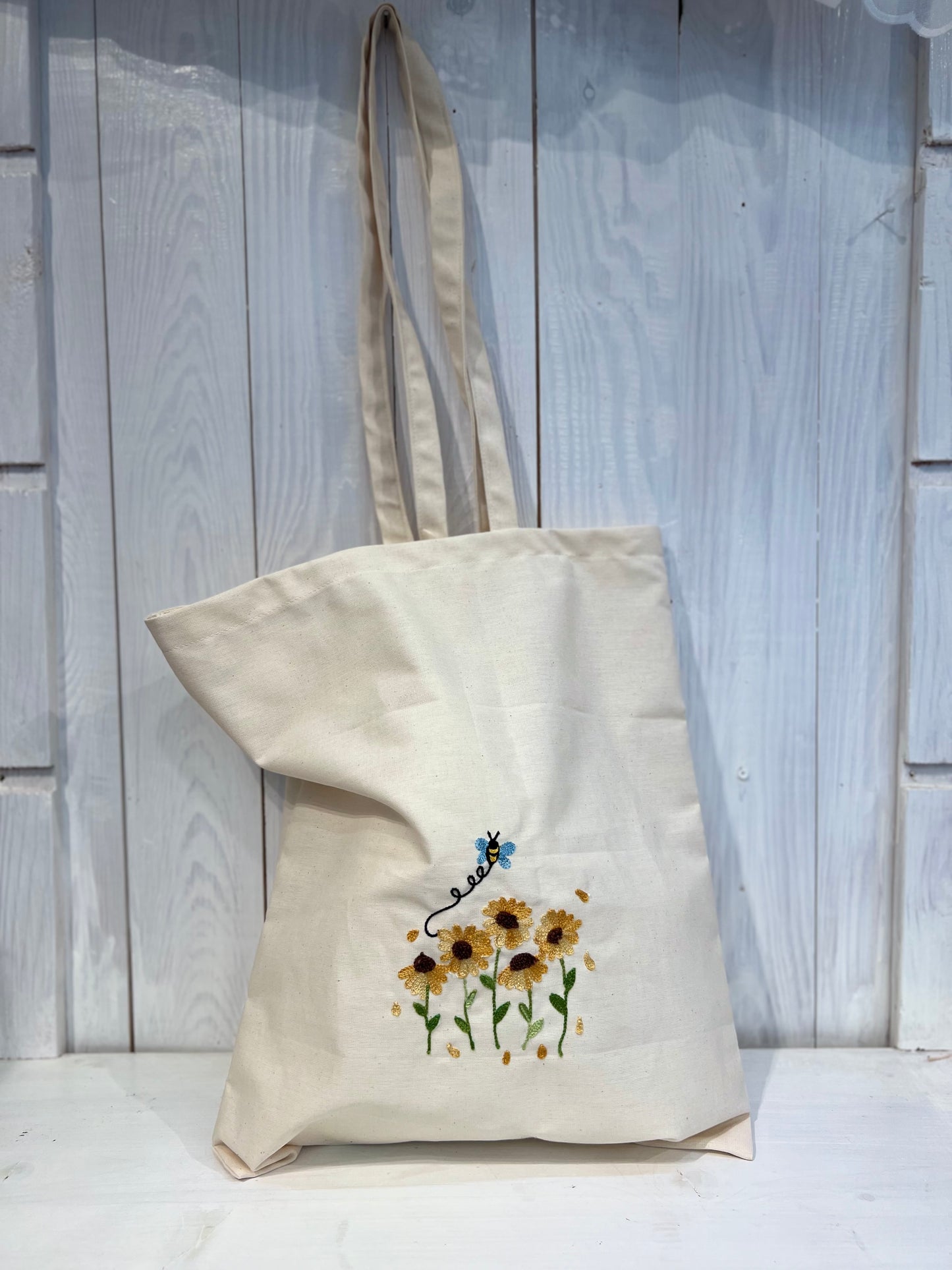 Sac fourre-tout avec tournesols et abeilles - Sac fourre-tout avec broderie de fleurs d’apina - Sac shopper brodé