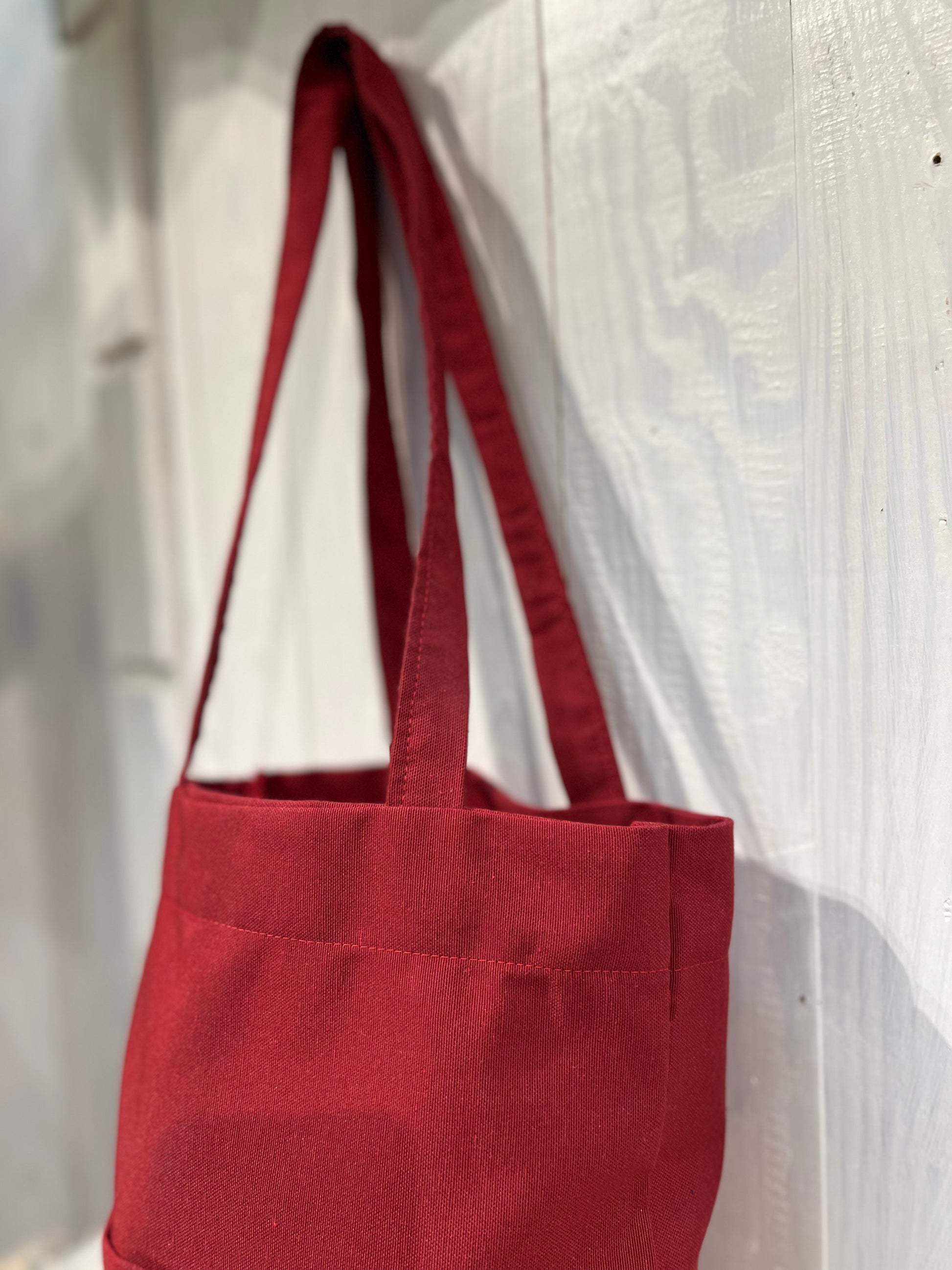 Tote Bag Floreale Rossa con tasca - Ricamo a Fiori - Pezzo Unico - Piacevolmente Country di Rosi Maria Cristina