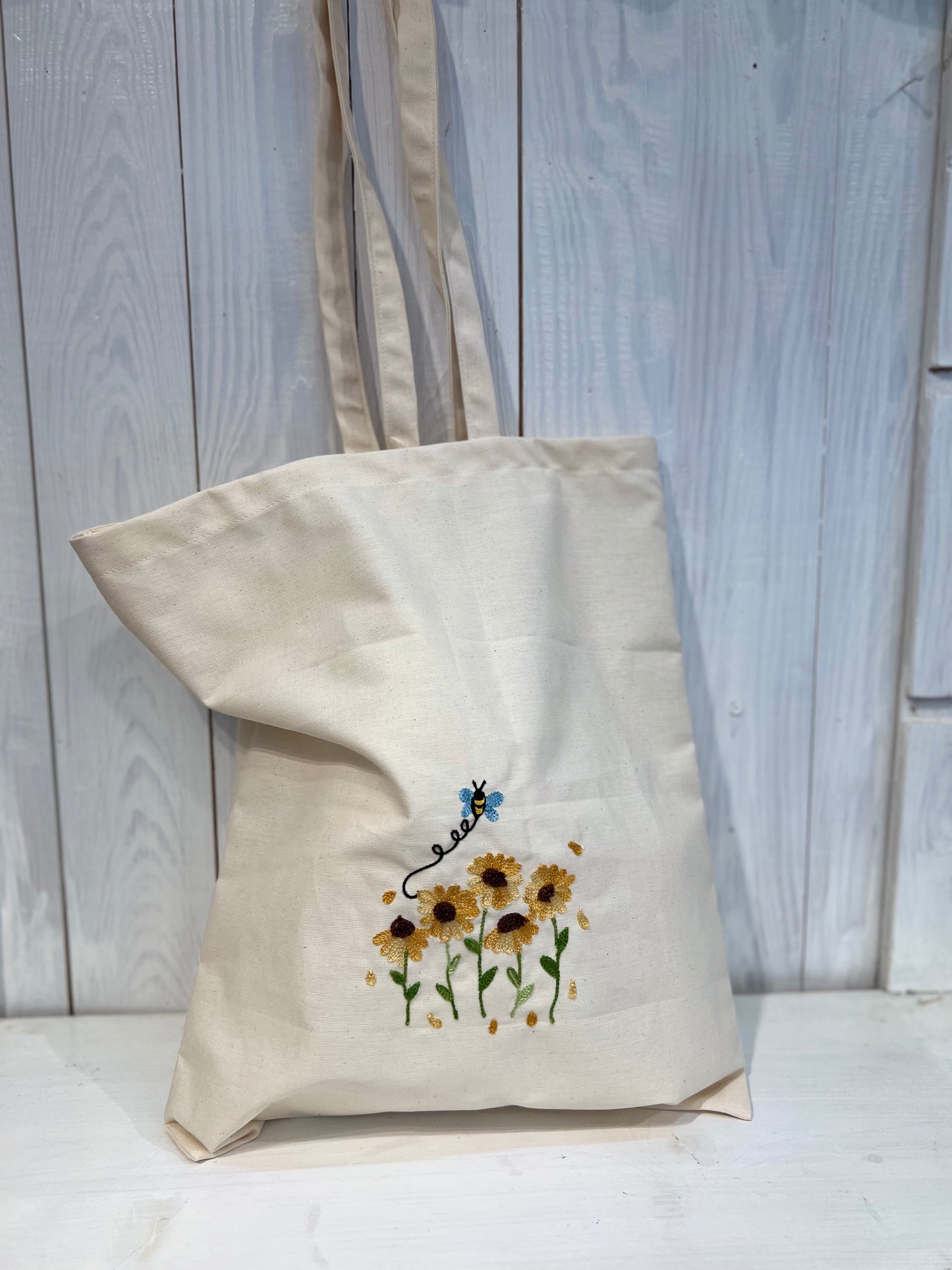 Sac fourre-tout avec tournesols et abeilles - Sac fourre-tout avec broderie de fleurs d’apina - Sac shopper brodé