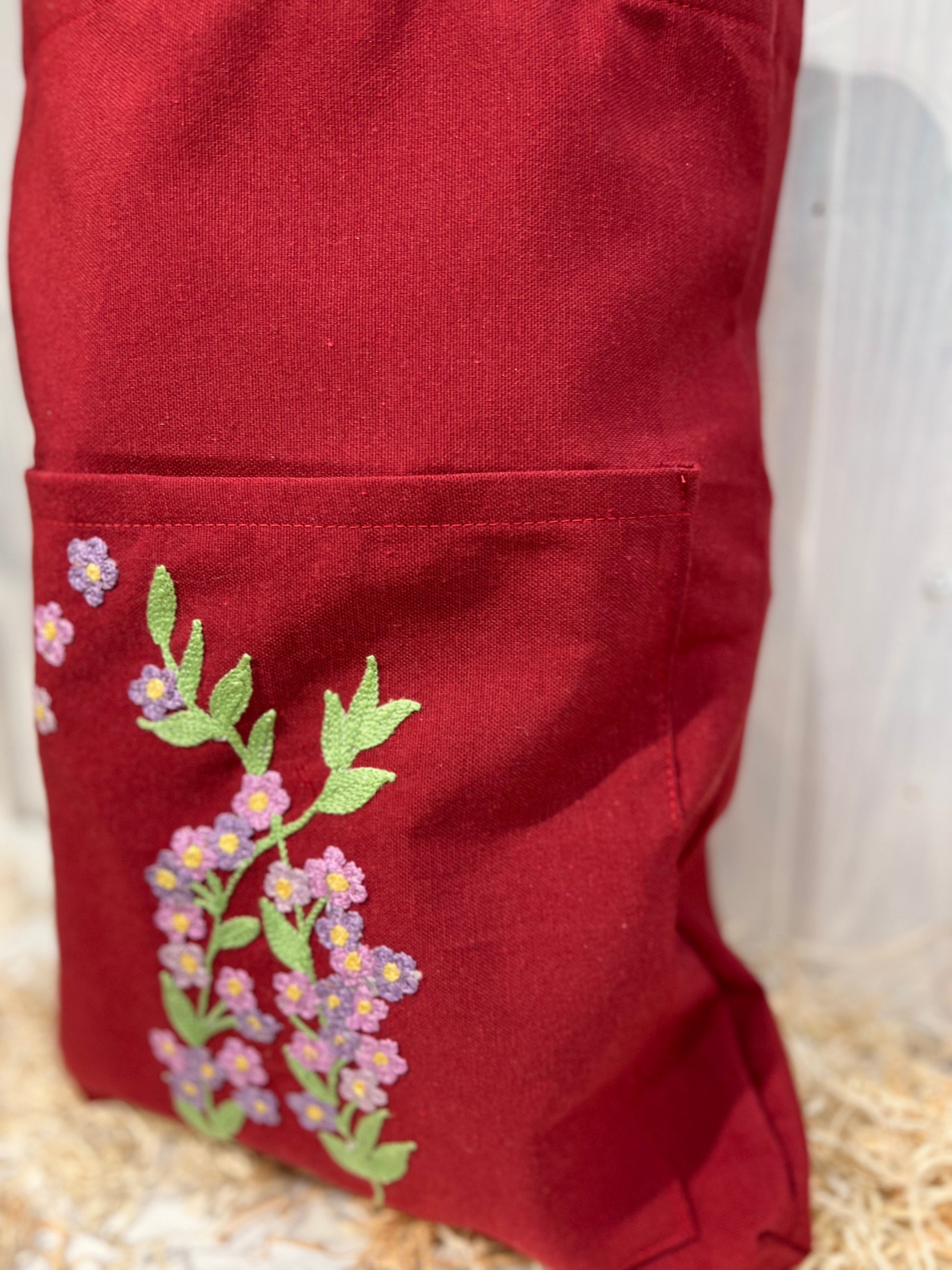 Tote Bag Floreale Rossa con tasca - Ricamo a Fiori - Pezzo Unico - Piacevolmente Country di Rosi Maria Cristina