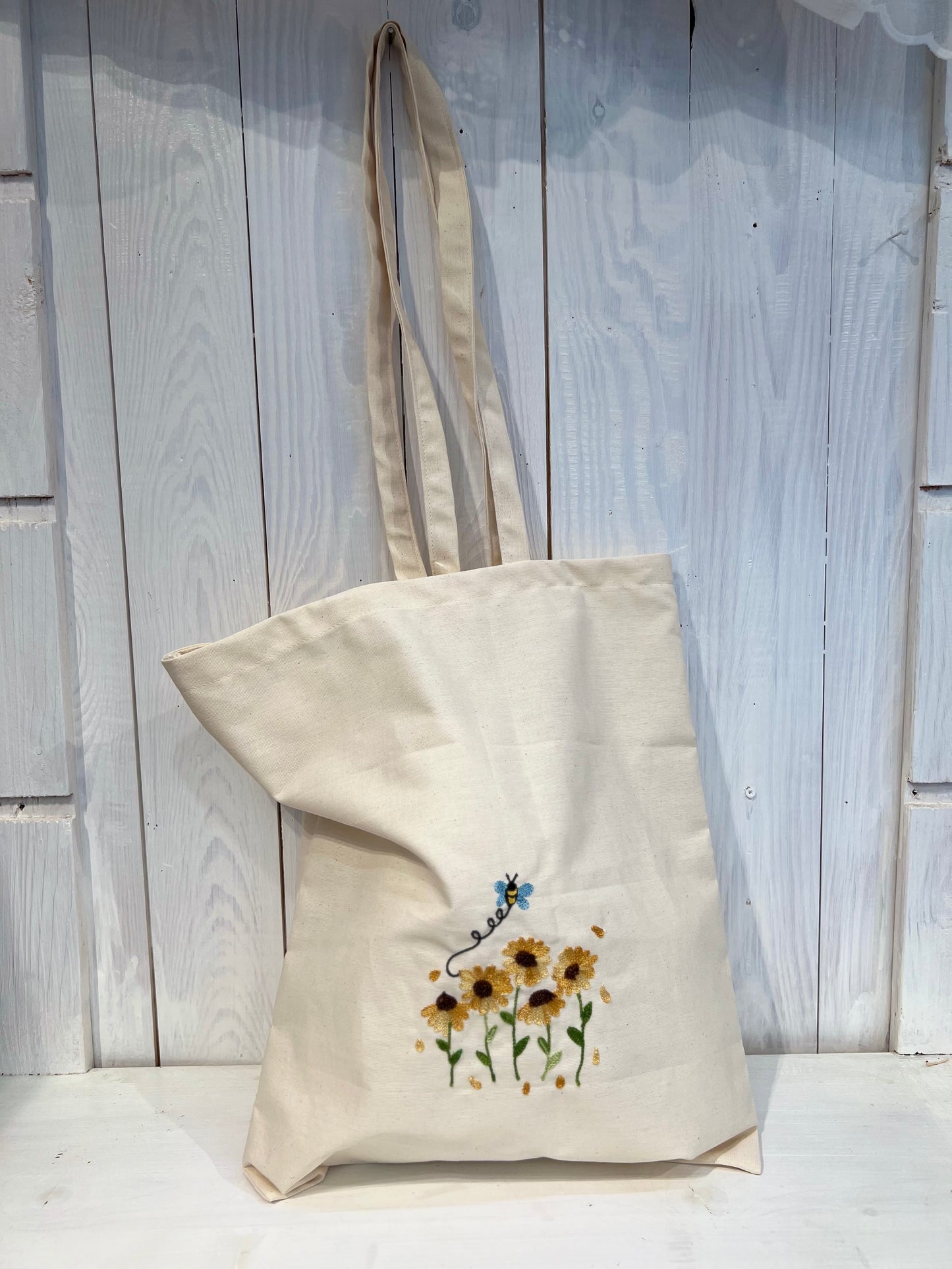 Sac fourre-tout avec tournesols et abeilles - Sac fourre-tout avec broderie de fleurs d’apina - Sac shopper brodé