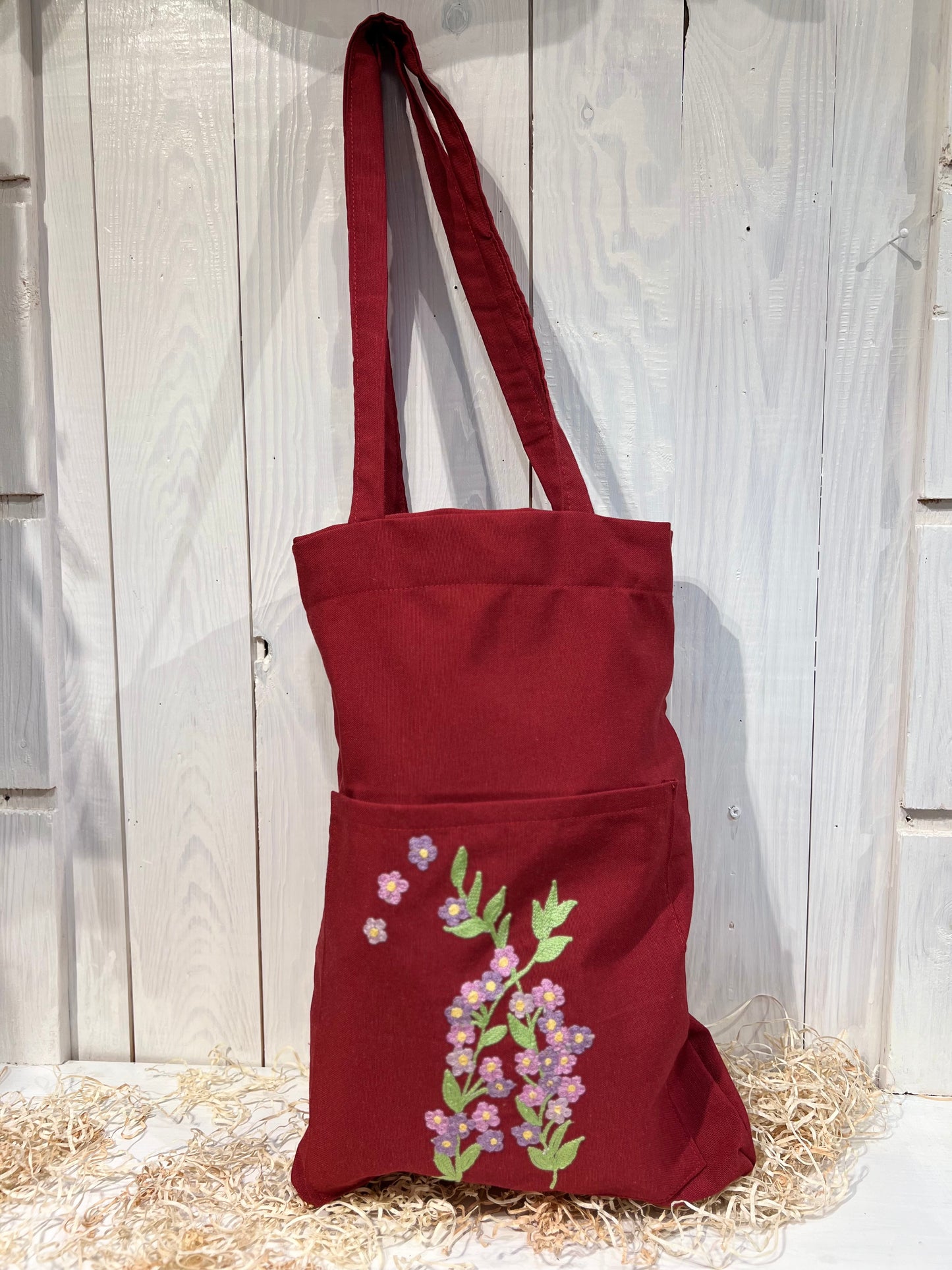 Tote Bag Floreale Rossa con tasca - Ricamo a Fiori - Pezzo Unico - Piacevolmente Country di Rosi Maria Cristina