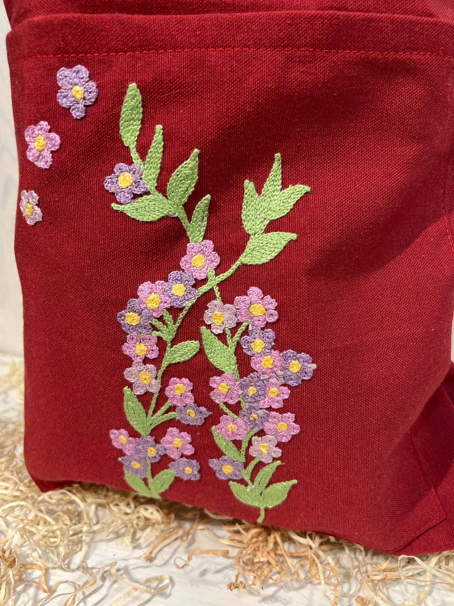 Tote Bag Floreale Rossa con tasca - Ricamo a Fiori - Pezzo Unico - Piacevolmente Country di Rosi Maria Cristina