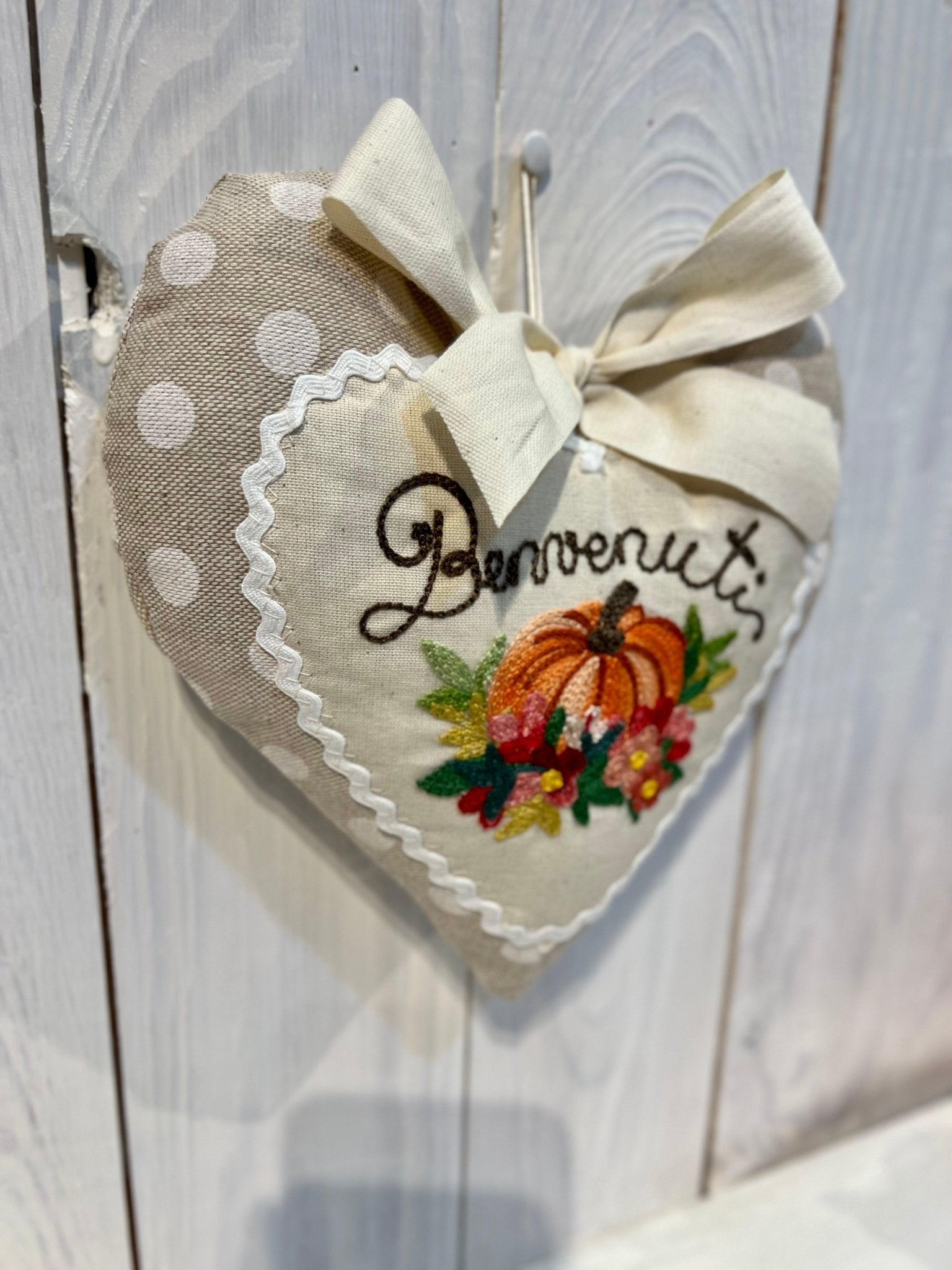 Cuore Imbottito da Decorazione in Stile Country - Collezione Armonia Autunnale - Piacevolmente Country di Rosi Maria Cristina - Cuori decorativi